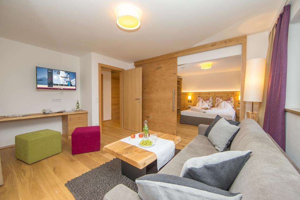 Hotel Stadt Wien Zell am See Rum bild